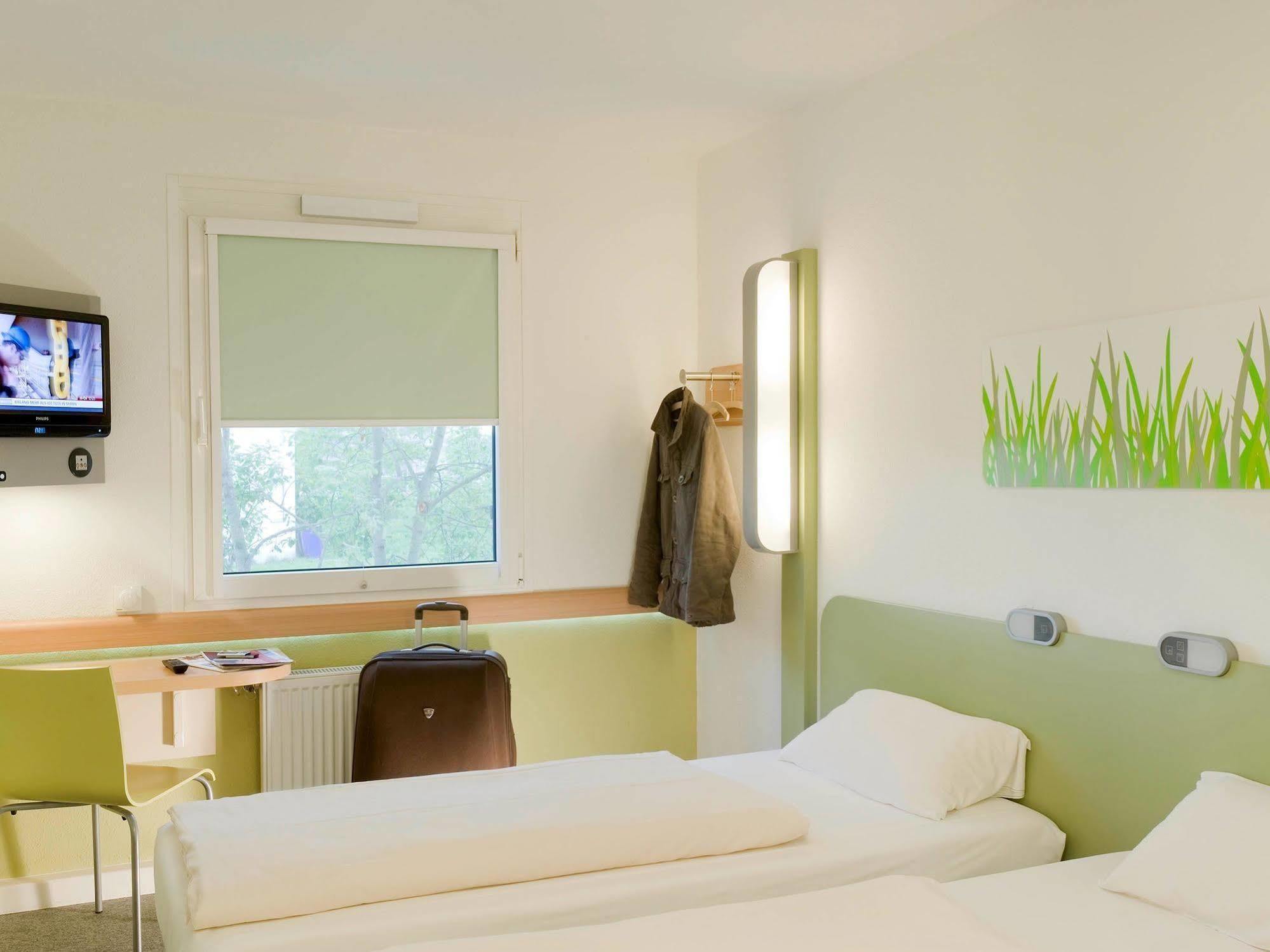 Ibis Budget - Porte De Баньоле Екстер'єр фото