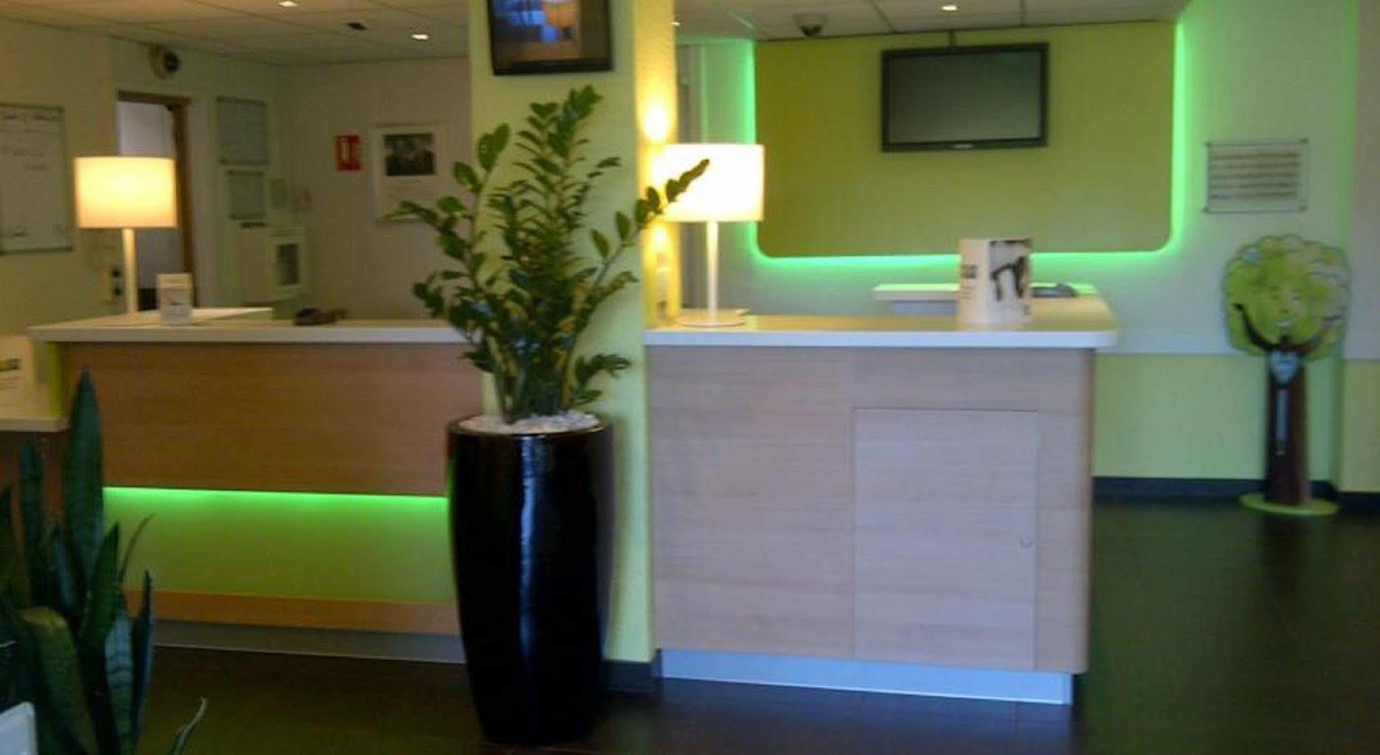 Ibis Budget - Porte De Баньоле Екстер'єр фото