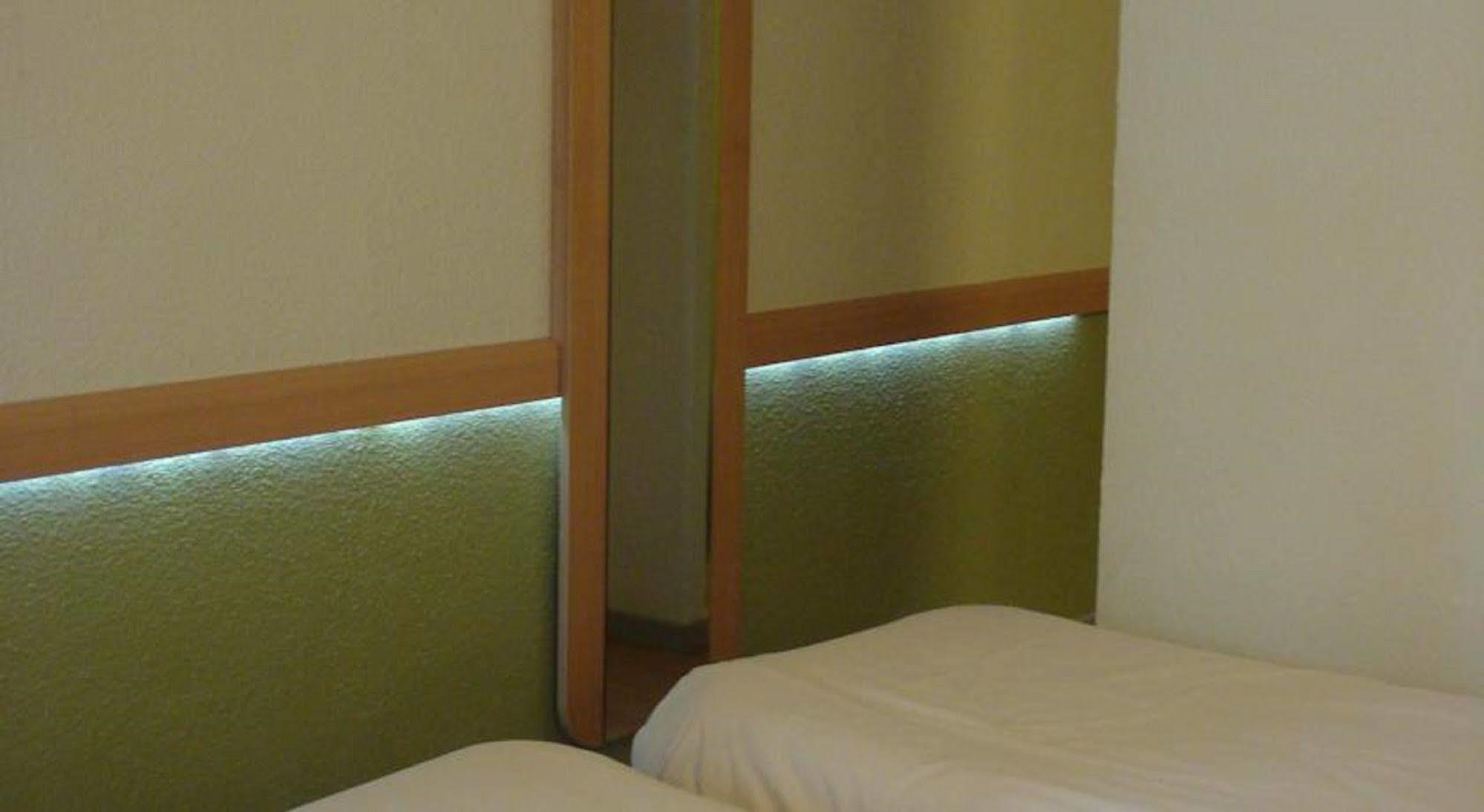 Ibis Budget - Porte De Баньоле Екстер'єр фото