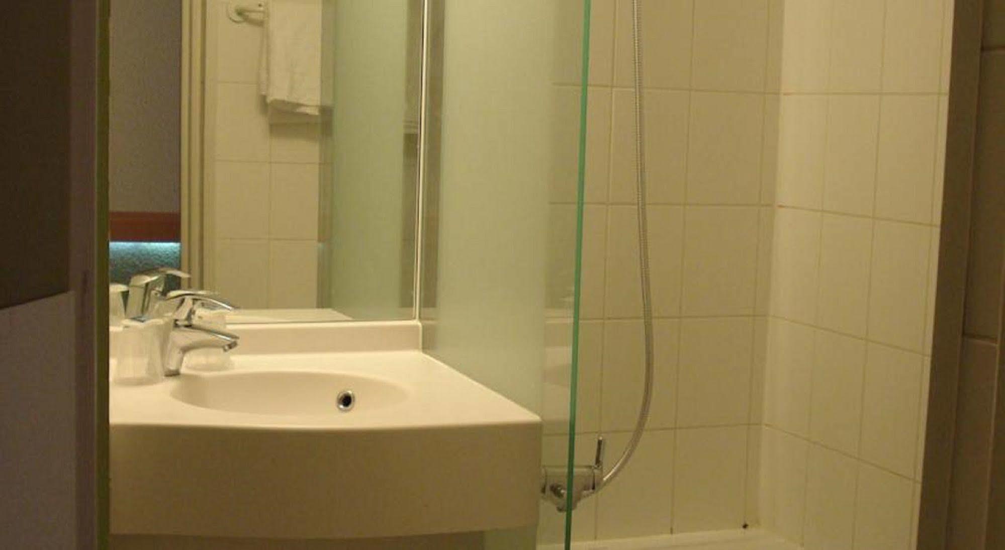 Ibis Budget - Porte De Баньоле Екстер'єр фото